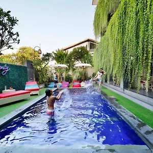 https://vansari-hotel.ubudhotelsnow.com